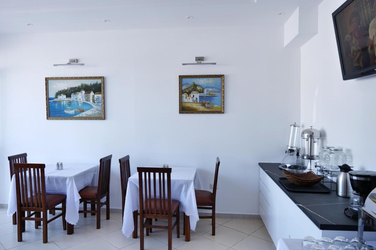 Lumi Hotel Sarande Exterior photo